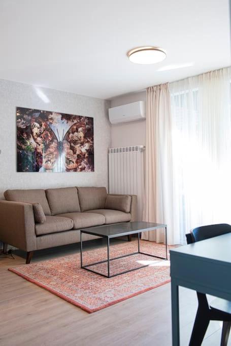 Madrid: A Modern 2-Bedroom Apartment With Parking София Екстериор снимка