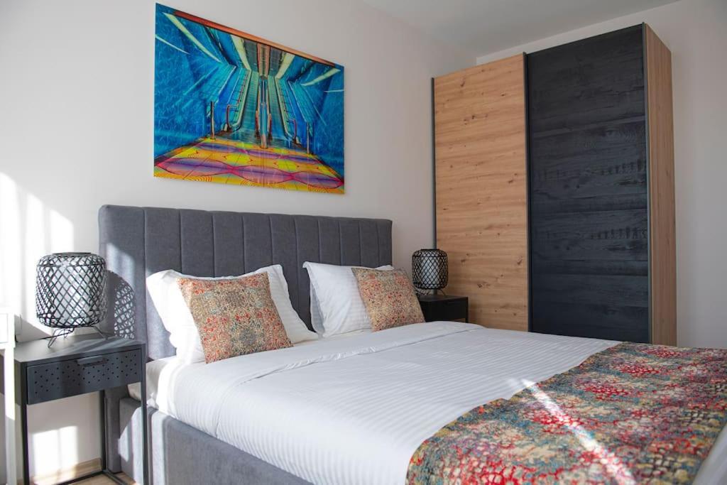 Madrid: A Modern 2-Bedroom Apartment With Parking София Екстериор снимка