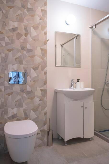 Madrid: A Modern 2-Bedroom Apartment With Parking София Екстериор снимка