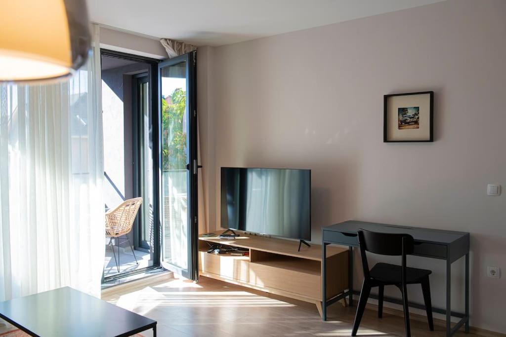 Madrid: A Modern 2-Bedroom Apartment With Parking София Екстериор снимка